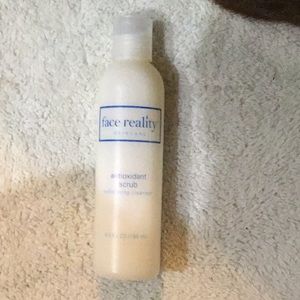 Face reality antioxidant scrub